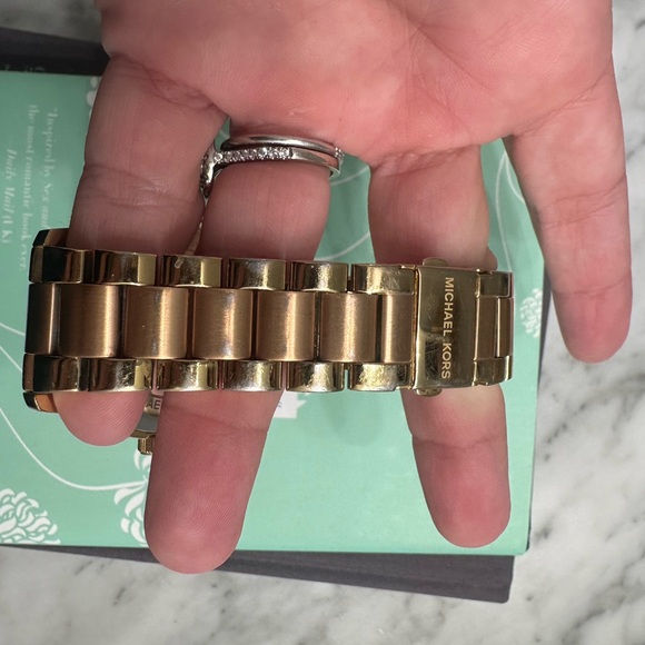 Michael Kors world map watch - Picture 4 of 7